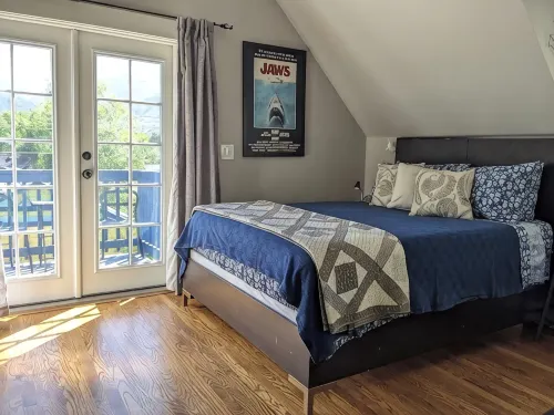 Nautical Nook at Captain's Cove, Located in the heart of Old Colorado City - Apartments