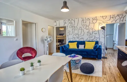 2BR 500sq Comic Spirit comfy feel like home - Pysäköinti