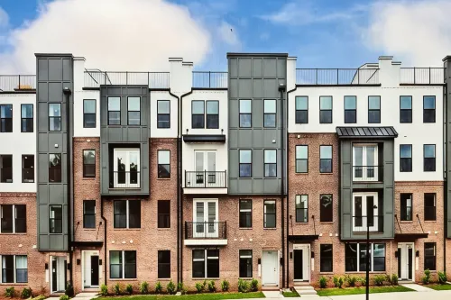 Sophisticated  Escape with Scenic Rooftop – Minutes to Downtown Hotspots - Condos