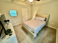 Cozy 2-bedroom apartment in nice Jacksonville with WiFi, fitness room - Sleep 6! - 4 ดาว