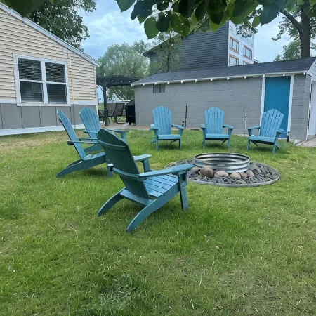 Charming 3-bedroom cabin right on the sandy shore of beautiful Star Lake.