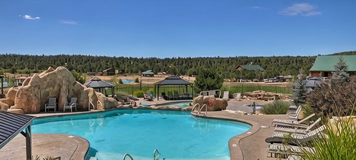 Gorgeous 5 Bedroom Log Cabin for your ALL YEAR relaxation by Zion National Park Hoteles en Condado de Kane