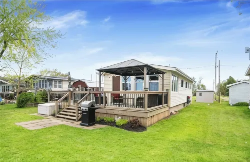 3 Br Beachfront Lake Erie/Dogs Welcome/1 HR from Hamilton & Niagara
