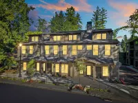 Lake Oswego Quiet Ground Level Condo Private Entrance - Pet Friendly! - Wifi