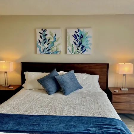 Hilo Getaway: 2Br Condo w/ Pool, A/C & Incredible Views