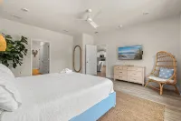The Emerald Cove - Heated Saltwater Pool, Hot Tub, Sauna, Game Room - Sleeps 13 - Wifi