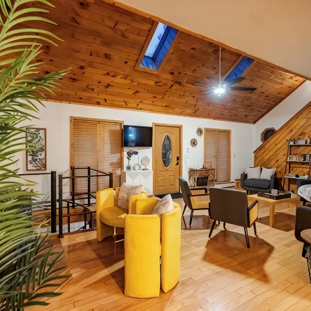 Ultimate Family Workation: 4Sleep Area w/ Game Room, High-Speed WiFi & Fire Pit