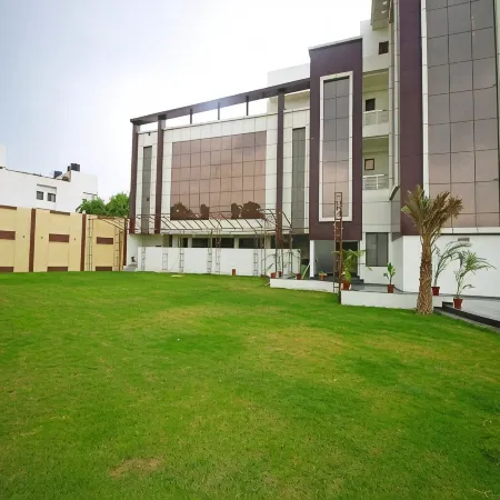 Hotel Opal Courtyard