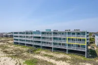 Oceanfront Retreat, Private Patio, Stunning Views, Sleeps 5