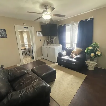 (F1) Convenient 3br Syracuse University apartment Hotels in Syracuse