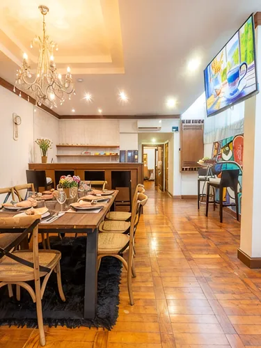 รูปภาพของมรรค สุขุมวิท 15 บ้านลัคชูรี 6 ห้องนอน มีรถตู้รับจากสนามบิน