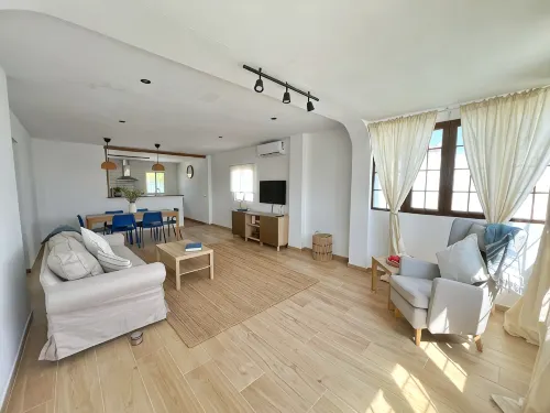 ELIÁ Stylish Holiday Chalet with Private Pool, BBQ