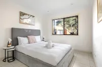 Convenient 2BR Apartment – Comfort & Steps to Liverpool Transit - Parking