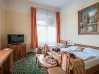City Hotel Unio Hotels near Varhegy