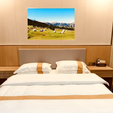 Luntai Zitong Hotel (Luntai Passenger Station Xinxin Road Pedestrian Street)