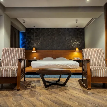 Golden Palace Hotel & Pool Отели рядом с достопримечательностью «Станция метро Грмагеле»