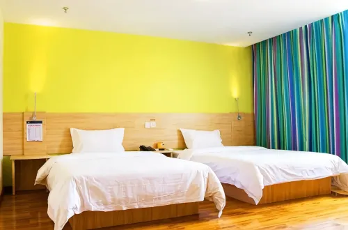 Yunyang Xiangsheng Hotel - Mountain view