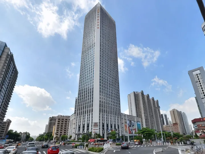 Lingyue Pandao international apartment (Guangzhou Changgang metro station store)