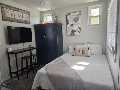 Tiny Retreat by the Park - 2-Star
