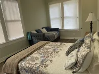 4-bedroom bungalow in amazing Natchitoches with WiFi, AC near Northwestern Univ.