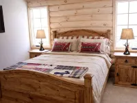 Private Log Cabin Hot Tub + Fire Pit • Peaceful • Near Hendersonville Hotels in Edneyville