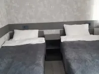 Milar Mini-Hotel 奧羅拉號巡洋艦附近的飯店