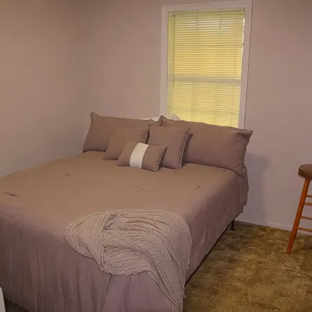 Ella's Place is a charming 3-bedroom house with AC, WiFi in East Columbus