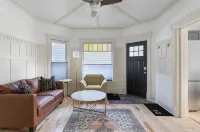 Beautiful+Modern Flat: downtown, parking, laundry -  Ferienwohnungen