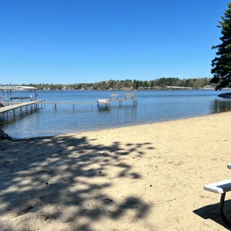 Spacious 5-bedroom house in enchanting Wisconsin Dells with AC, WiFi