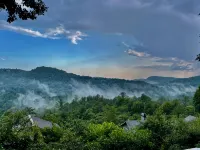 Stunning Mountain view from in-town location. Walk to town!!