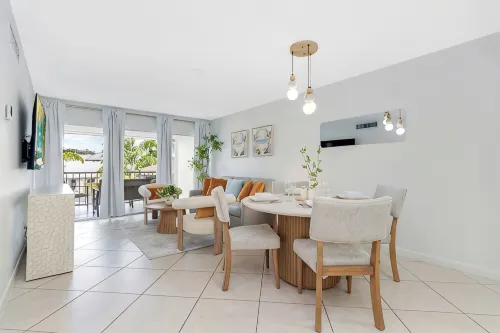 Naples Haven – Walk to Beach & 5th Ave - Condos