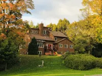 Otters Cove 5 Bedroom Luxury Cottage Hotels in Clarington