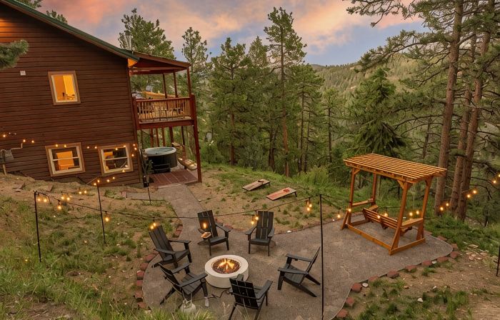 New 4BR Luxe Getaway Stunning Views/ Hot Tub/ Home Theater & Games- Pet Friendly