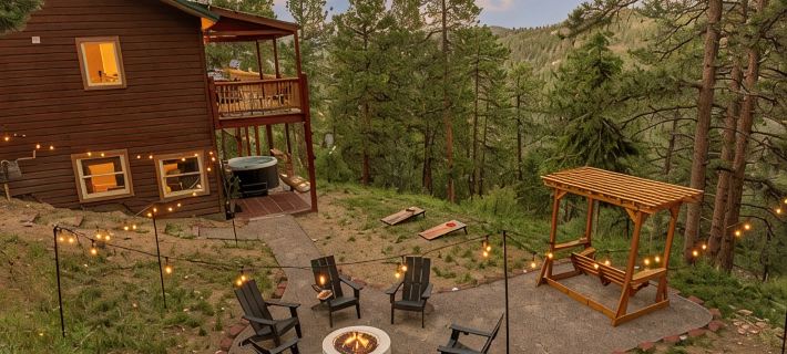 New 4BR Luxe Getaway Stunning Views/ Hot Tub/ Home Theater & Games- Pet Friendly Hotel di Bailey