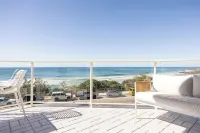 Wake up to Ocean Views ~ First Bay Vista Beachfront Apartment. - 무료 와이파이
