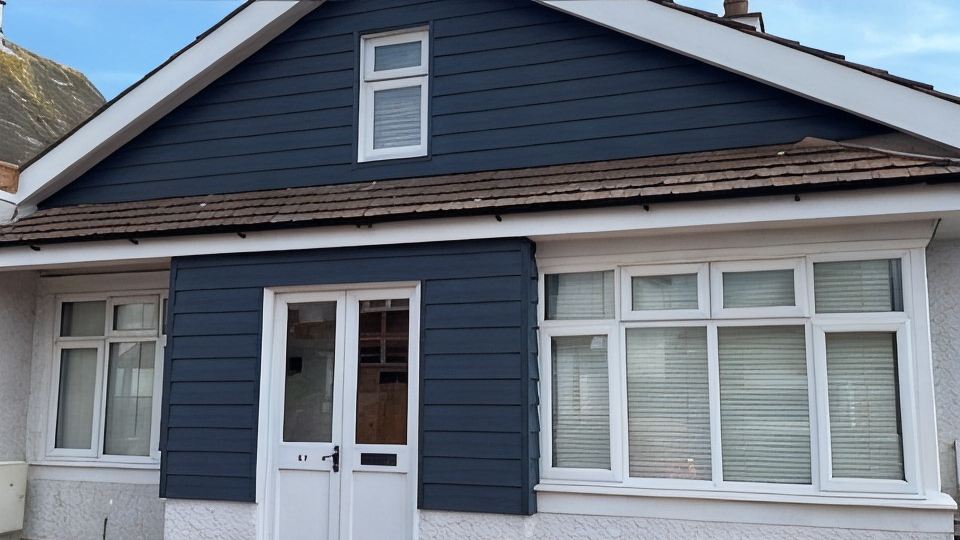 Spacious beach bungalow, less than 5 minutes walk to the beach