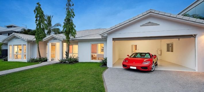 Da White Beachfront House Entertainer near Palm Cove Cairns Hotels in Trinity Beach