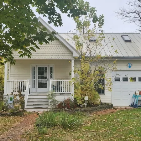 BAYSIDE BUNGALOW