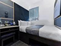The Z Hotel Trafalgar Hotels near The Strand