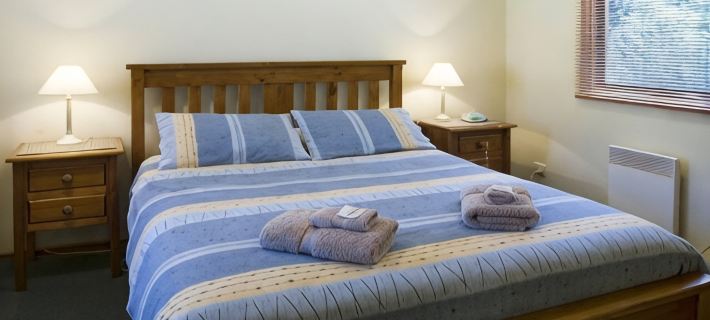 Alpine Delux Cottage, 8 acres of magnificent garden on the Ovens River. Hotels in Bright