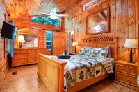 Cozy Cabin Retreat - Hot Tub, Fireplace & Fire Pit - Minutes from Blue Ridge - Alppimaja