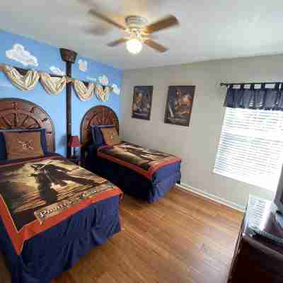 6/4 Home Pool/Spa Close to Disney,  Free Water Park Use, Game RMThemed, WIFI BBQ Rooms
