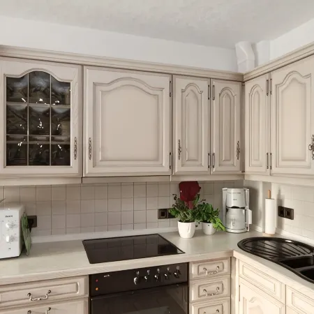 Seeschlößchen Thatched Cottage, "Klippenmöwe" Vacation Rental, Just 200 Meters from the Beach