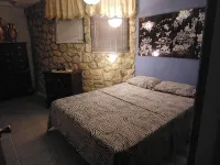 2 bedroom apartment in mountain top villa with pool.. - Wifi