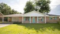 3 Bedrooms, 2 Full Baths Near The Beach