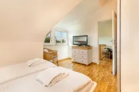 Charm & flair under thatch directly by the sea | Family-friendly - Wi-Fi