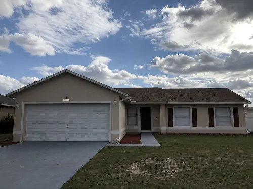 Cozy 4 bedroom 2 bathroom Pool Home with game room Close to all the parks. - Boutique
