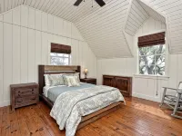 LOCATION!!  Lake Travis Waterfront~Pool, Spa, Outdoor Kitchen, Location