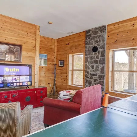 Amazing Mountain Views / Hot Tub / Fireplace / Game Room / Creek / Trails