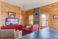 Amazing Mountain Views / Hot Tub / Fireplace / Game Room / Creek / Trails